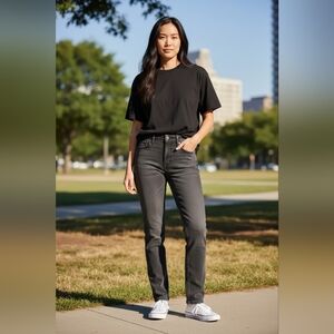 Levi’s High Waisted Mom Jeans 26 Black Gray Vintage Wash Cropped Denim